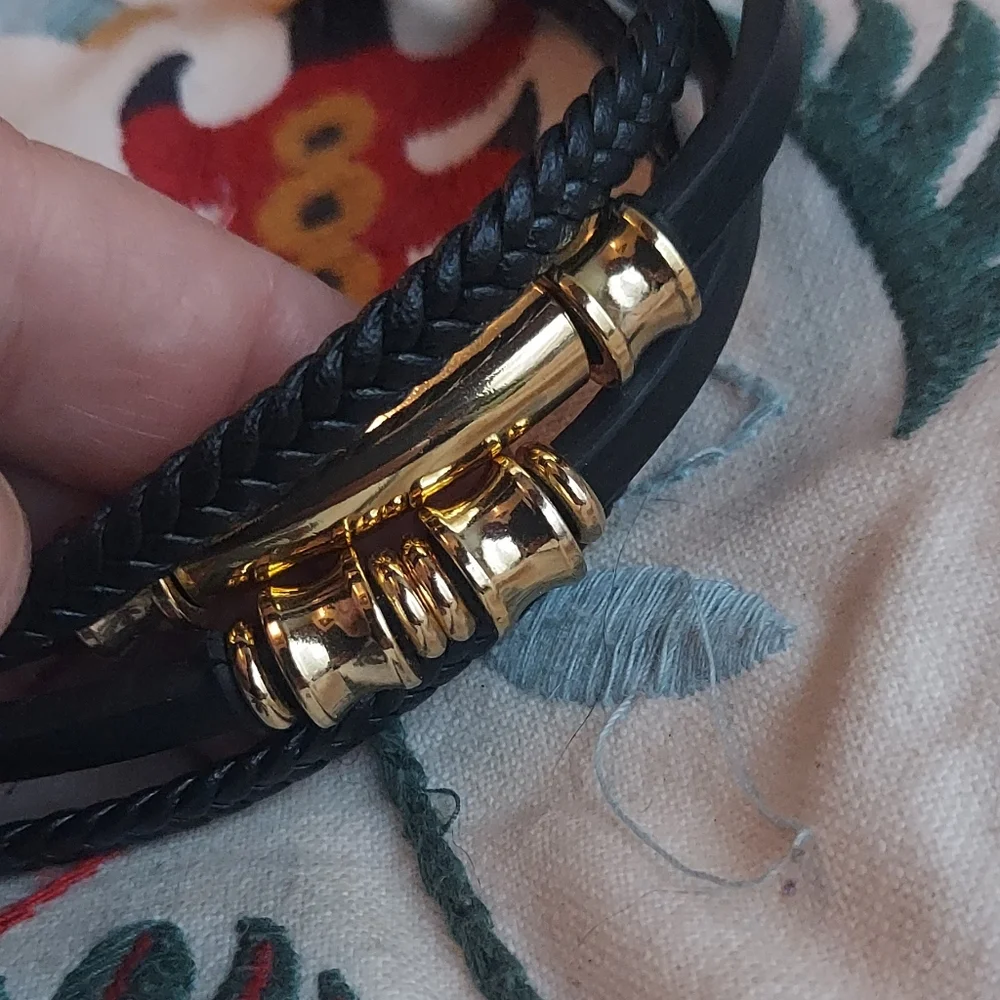 🦋NWT Unisex Leather Bracelet 18k GF lock. L.